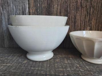 2 grote oude witte franse  spoelkommen / café au lait beschikbaar voor biedingen