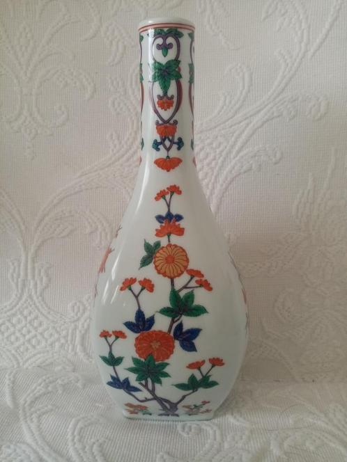 Japanse vaas „Kakiemon” in Arita porselein 70/80 24cm, Antiek en Kunst, Antiek | Vazen, Ophalen of Verzenden