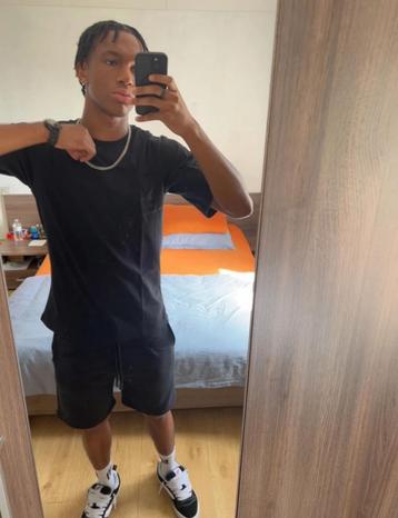 Mdthebrand shorts beschikbaar voor biedingen