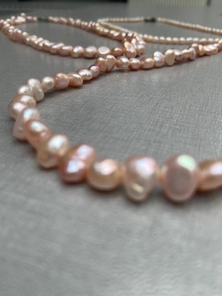 Zoetwaterparels (3 halskettingen), Bijoux, Sacs & Beauté, Colliers, Utilisé, Autres matériaux, Rose, Enlèvement ou Envoi