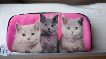 Trousse école neuve. Motif chatons strass beschikbaar voor biedingen