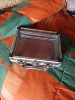 Boite en fer, Collections, Enlèvement