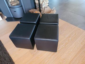 Poufs noirs  beschikbaar voor biedingen