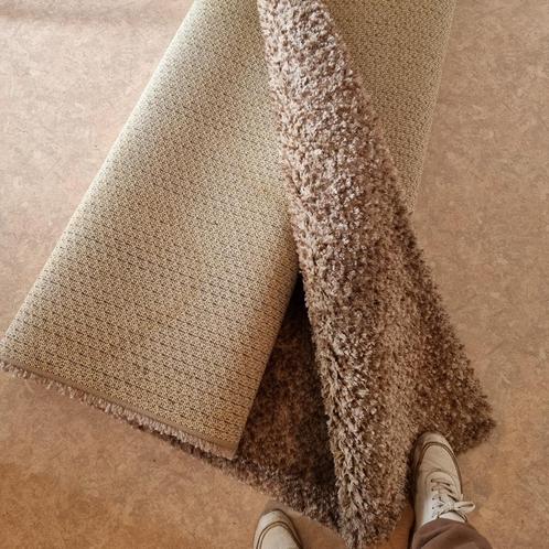 Twee verschillende vloerkleden, 20€/st, 30€ allebei, Huis en Inrichting, Stoffering | Tapijten en Vloerkleden, Gebruikt, 200 cm of meer