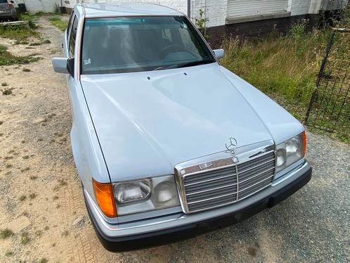 Mercedes E200///essence//119000 km, Auto's, Mercedes-Benz, Bedrijf, Te koop, 200-Serie, Benzine, Berline, Handgeschakeld, Ophalen