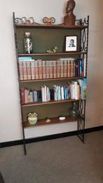 Metalen boekenrek met houten schappen, Ophalen, Zo goed als nieuw