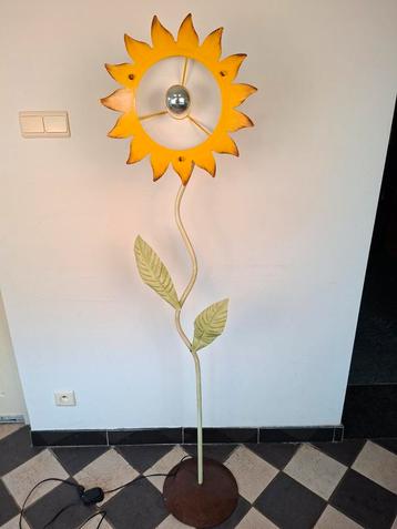 Vintage zonnebloem hippie staande lamp beschikbaar voor biedingen