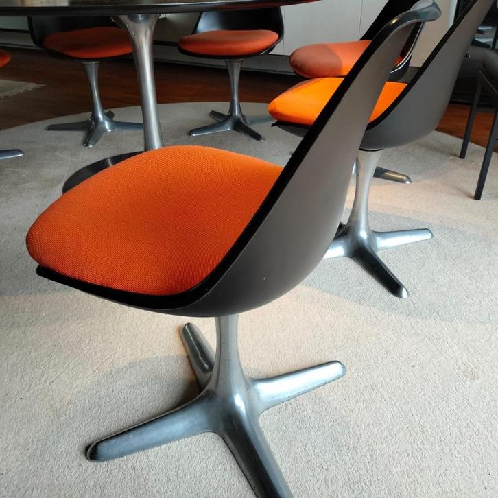 4 Arkana Tulip stoelen met zwarte zit en zilveren stervoet, Antiek en Kunst, Kunst | Designobjecten, Ophalen