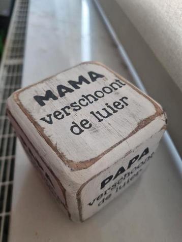 Dobbelsteen 'wie verschoont de luier?' beschikbaar voor biedingen