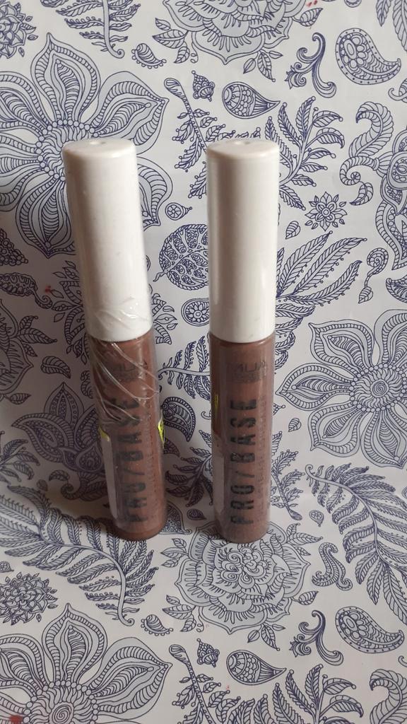 2 correcteur  pro base full coverage concealer mua neuf, Handtassen en Accessoires, Uiterlijk | Gezichtsverzorging, Nieuw, Camouflage