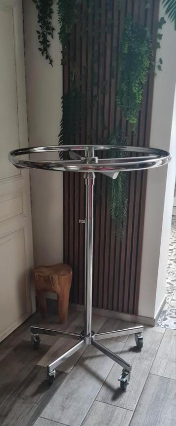 Professionele garderobe beschikbaar voor biedingen