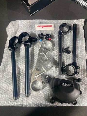 Onderdelen ducati v4 - v4s -v4r beschikbaar voor biedingen