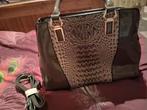 Nieuwe handtas in croco leder met riem, Handtassen en Accessoires, Tassen | Damestassen, Ophalen, Zo goed als nieuw, Handtas