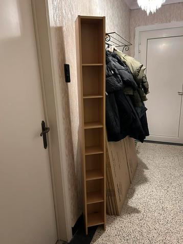 Dvd kastje beschikbaar voor biedingen