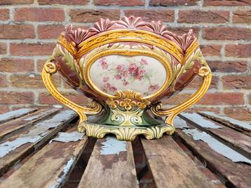 Decoratieve majolica cachepot of sierpot beschikbaar voor biedingen