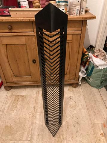 Porte cd en metal noir. beschikbaar voor biedingen