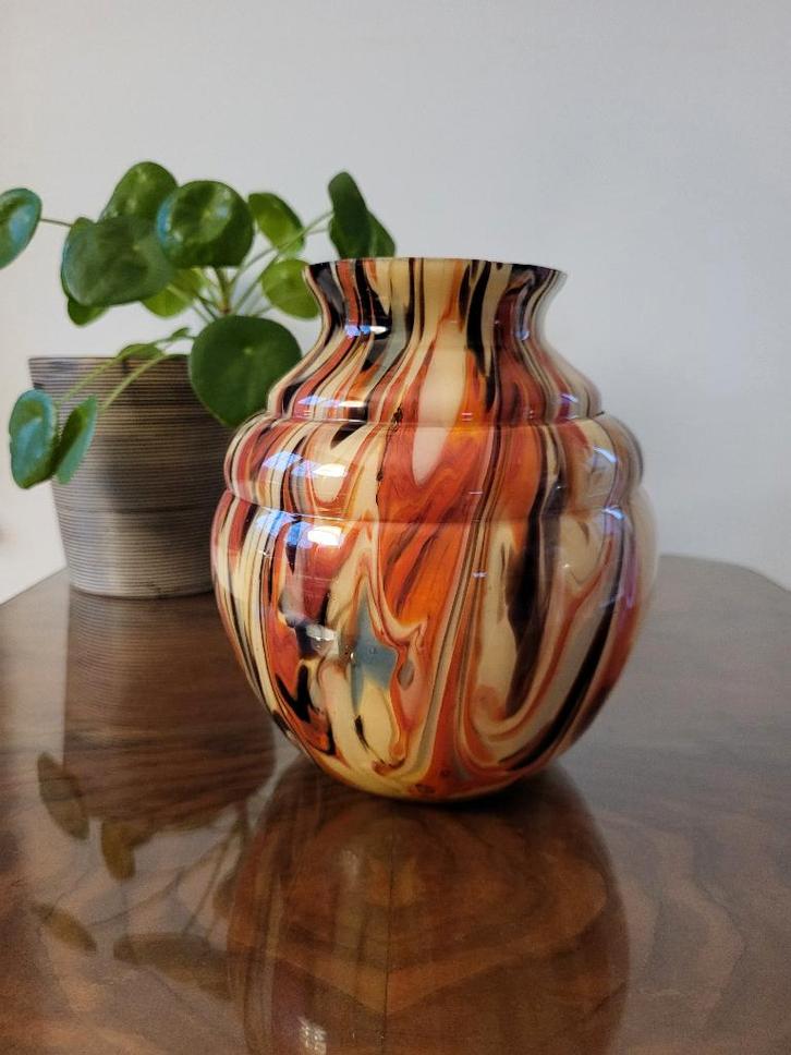 Art deco opaline glazen vaas, Verreries de Scailmont, Antiek en Kunst, Antiek | Glaswerk en Kristal, Ophalen of Verzenden