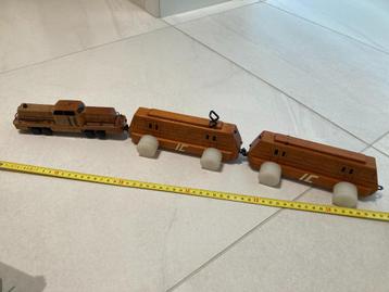 Klein houten trein! beschikbaar voor biedingen
