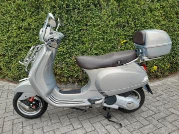 Vespa 125cc 3v touring in nieuwstaat! beschikbaar voor biedingen