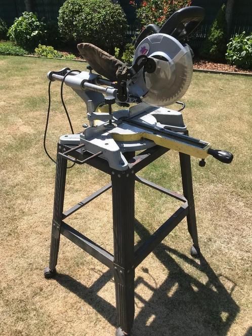 Afkortzaag op tafel, Doe-het-zelf en Bouw, Gereedschap | Zaagmachines, Gebruikt, Afkortzaag, 1200 watt of meer, 30 tot 70 mm, Ophalen