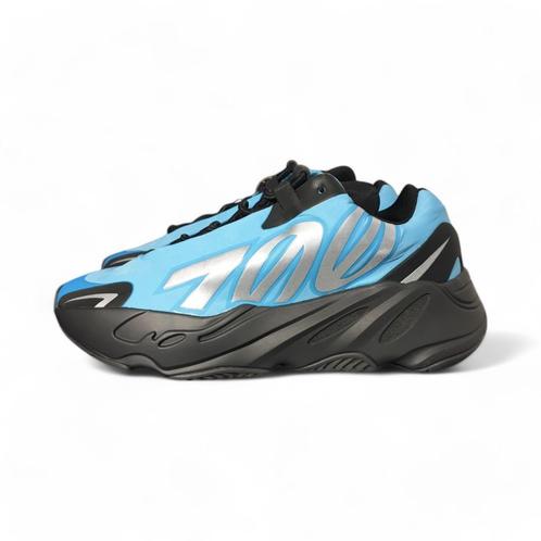 Yeezy Boost 700 MNVN Bright Cyan - 37/40 - GZ3079, Kleding | Dames, Schoenen, Nieuw, Sneakers, Blauw, Verzenden