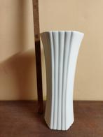 witte vintage vaas, Maison & Meubles, Accessoires pour la Maison | Vases, Moins de 50 cm, Enlèvement ou Envoi, Poterie ou Porcelaine