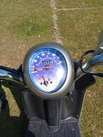 50cc 2 takt scooter +helm+slot met 4500km zo goed als nieuw, Fietsen en Brommers, Scooters | SYM, Ophalen, Zo goed als nieuw