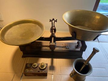 Lot ....Balance en fonte plateaux cuivre et Mortier -Pilon beschikbaar voor biedingen