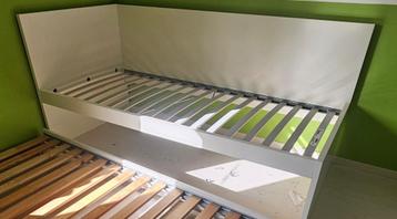 Ikea enkel bed + lattenbodems beschikbaar voor biedingen