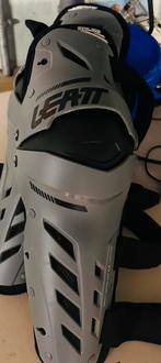 Helm leath maat large  , kniebeschermers, Motoren, Kleding | Motorkleding, Ophalen, Laarzen