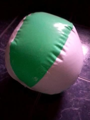 strandbal beschikbaar voor biedingen