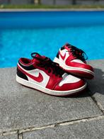 Nike Jordan 1 low red, black and white - maat 41, Overige kleuren, Ophalen of Verzenden, Sneakers, Gedragen