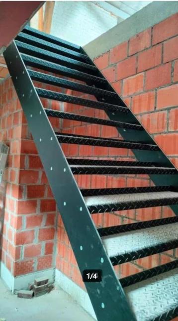 industriële trap 1/4 draai beschikbaar voor biedingen