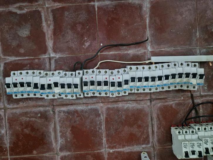 automaten, zekeringen, contactor, aardlekschakelaars, Doe-het-zelf en Bouw, IJzerwaren en Bevestigingsmiddelen, Gebruikt, Overige typen