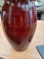 Rode stenen vaas met gedroogde bloemen., Enlèvement