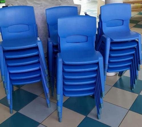 Chaises pour enfants en plastique bleu robuste (31 pièces), Enfants & Bébés, Chaises pour enfants, Utilisé, Autres types, Enlèvement