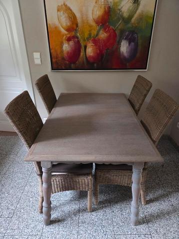 Tafel met 6 eetkamerstoelen  beschikbaar voor biedingen