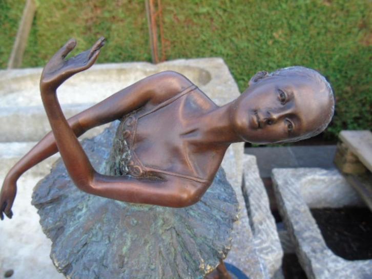 een ballerina in brons met een patina op marmer., Antiek en Kunst, Antiek | Brons en Koper, Brons, Ophalen
