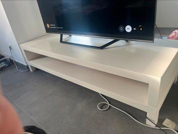 Televisiekast beschikbaar voor biedingen