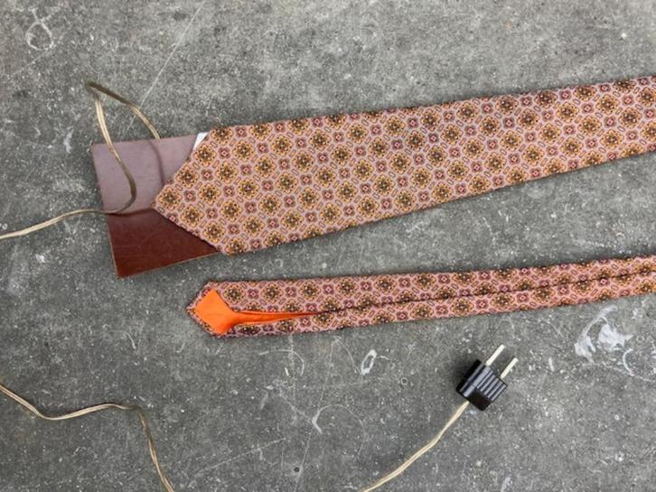 VINTAGE APPARAAT OM STROPDASSEN TE STRIJKEN, Kleding | Heren, Stropdassen, Ophalen of Verzenden