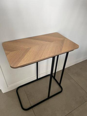 Side table / Bijzettafel beschikbaar voor biedingen