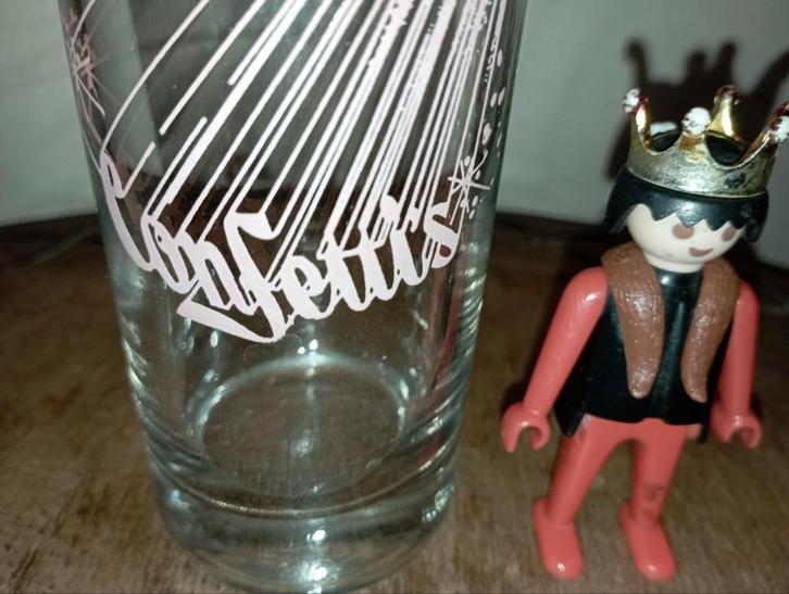 672) glas Confetti's ( binnenkort gooien we er terug mee), Verzamelen, Merken en Reclamevoorwerpen, Zo goed als nieuw, Gebruiksvoorwerp