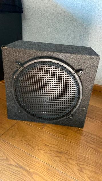 Zware bas kast beschikbaar voor biedingen