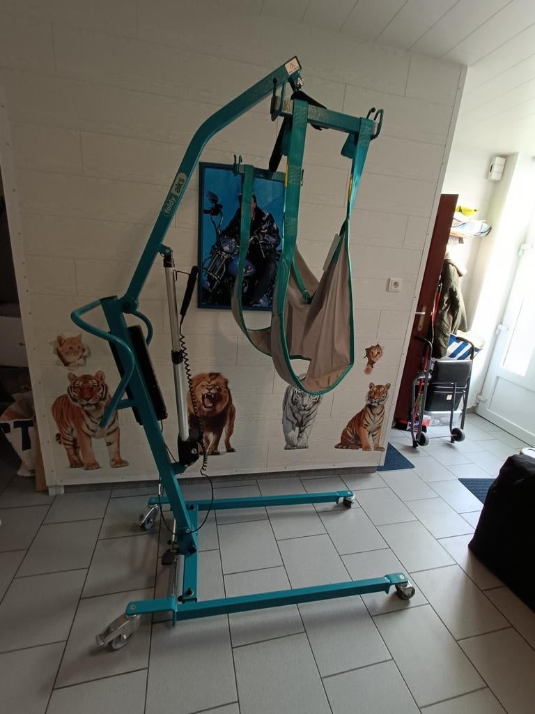 Lève personne pliable FOLDY AKS+ harnais peu levé 150kg, Divers, Matériel Infirmier, Enlèvement