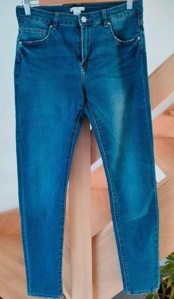 Damesjeans met hoge taille. Maat 40 met veel stretch. Slim f beschikbaar voor biedingen