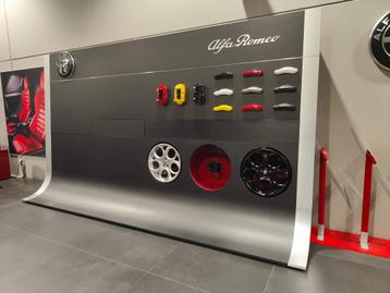 Alfa romeo toonzaal kasten beschikbaar voor biedingen