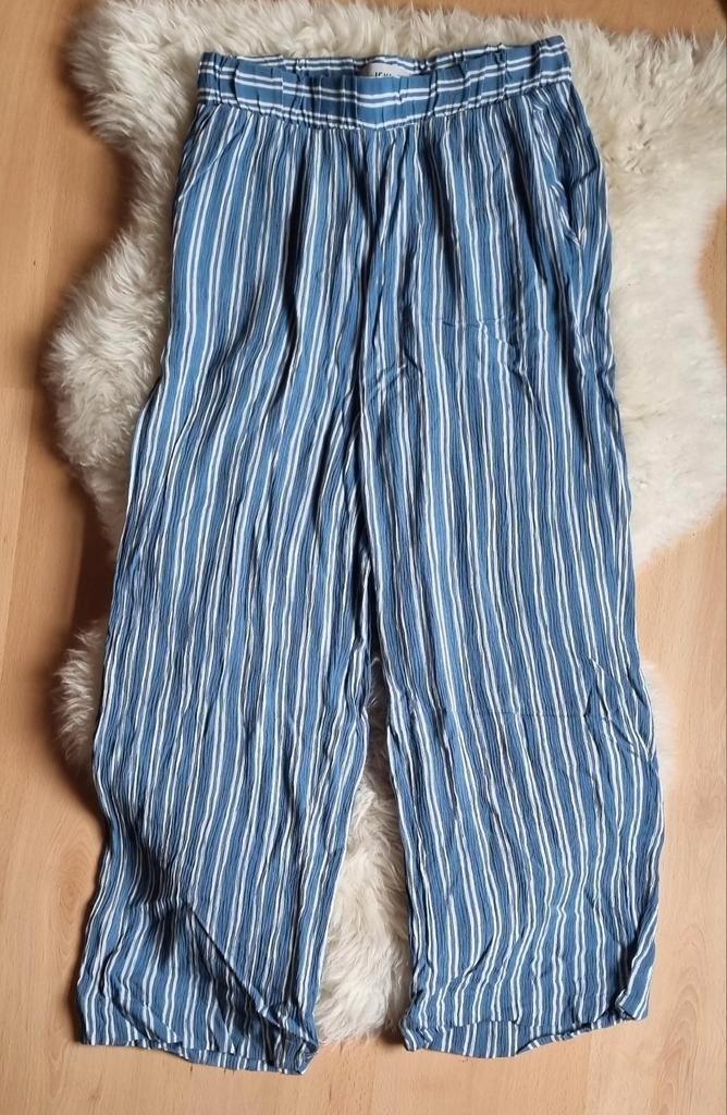 Zomerse blauwe broek met witte strepen, Kleding | Dames, Broeken en Pantalons, Zo goed als nieuw, Maat 36 (S), Blauw, Driekwart