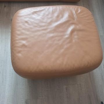 Lederen Poef in camel kleur., Enlèvement, Utilisé, 50 à 75 cm, Cuir