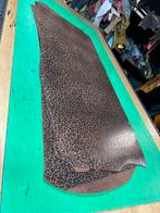 Cognac leopard desing tuigleer lappen 3-3,5 mm half soepel, Hobby en Vrije tijd, Stoffen en Lappen, Ophalen of Verzenden