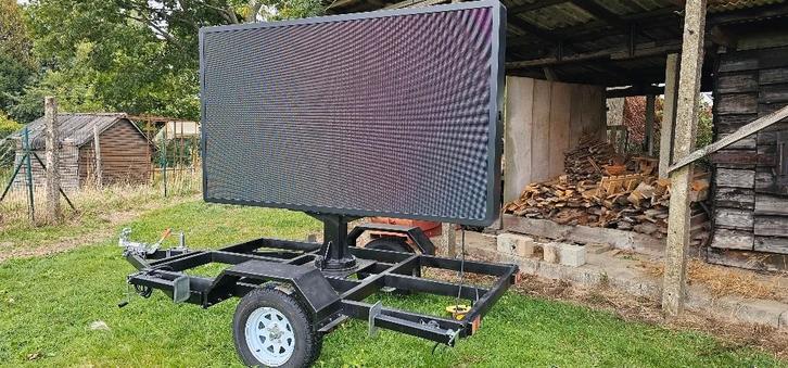 Ecran publicitaire sur remorque, Autos : Divers, Remorques, Neuf, Enlèvement